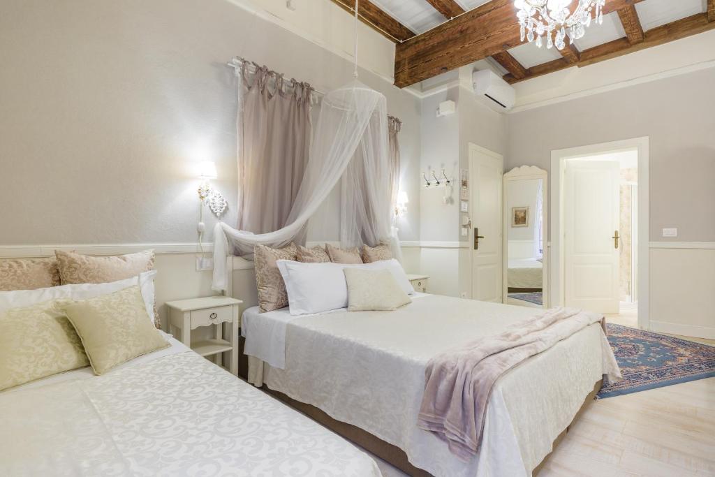 Postel nebo postele na pokoji v ubytování Vecchia Verona Rooms & Apartments