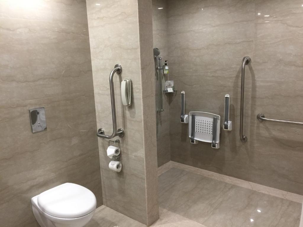 Koupelna v ubytování Lemon Tree Hotel, Sector 60, Gurugram
