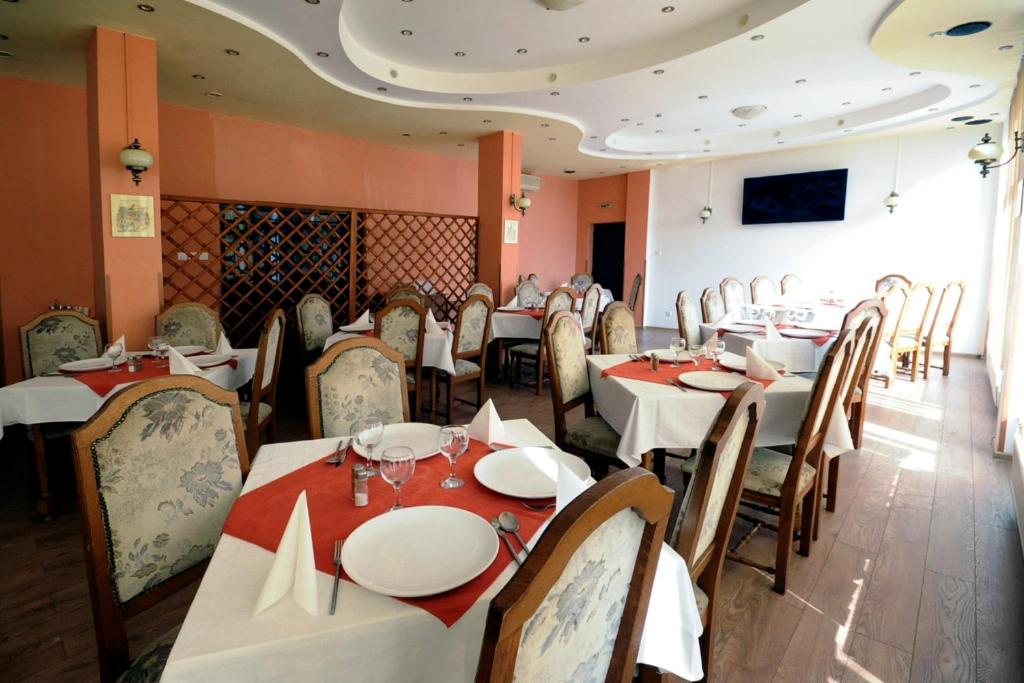 Restaurace v ubytování Hotel Everest