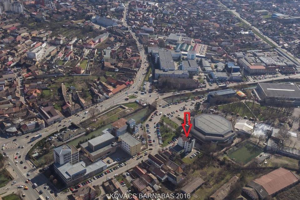 Nespecifikovaný výhled na destinaci Târgu-Mureş nebo výhled na město při pohledu z hotelu