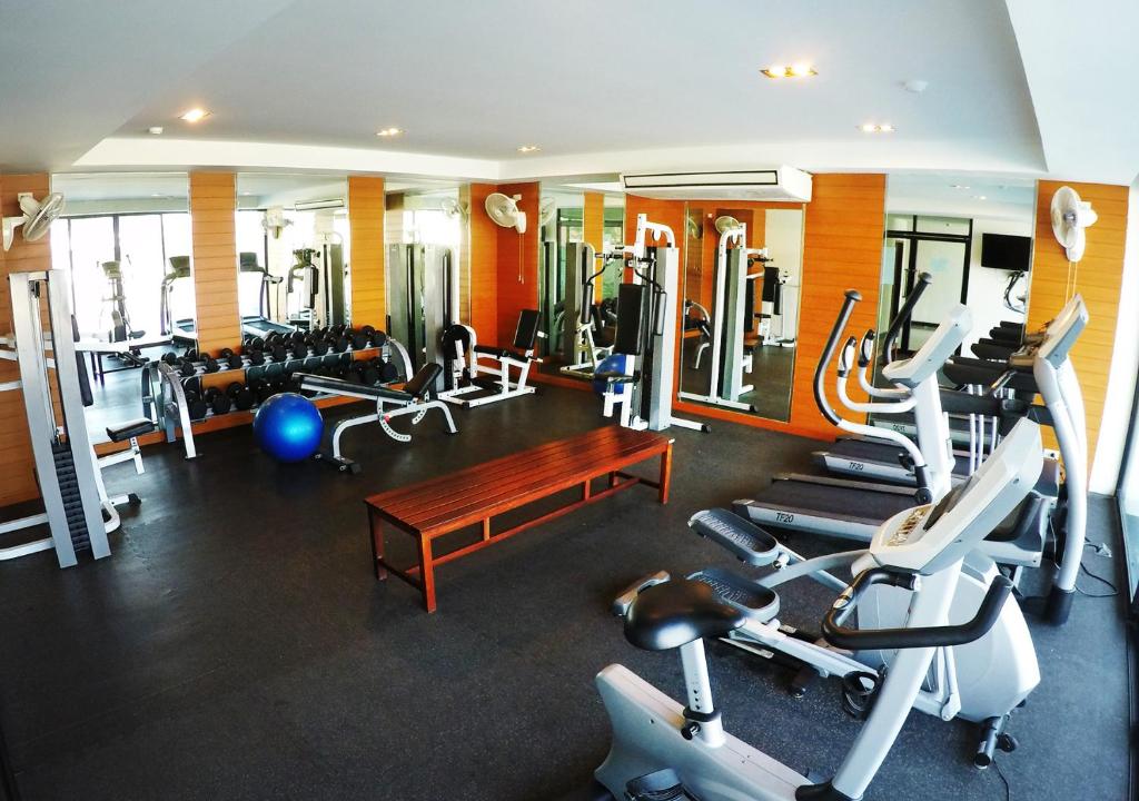Fitness centrum a/nebo fitness zařízení v ubytování CA Hotel and Residence Phuket - SHA Extra Plus