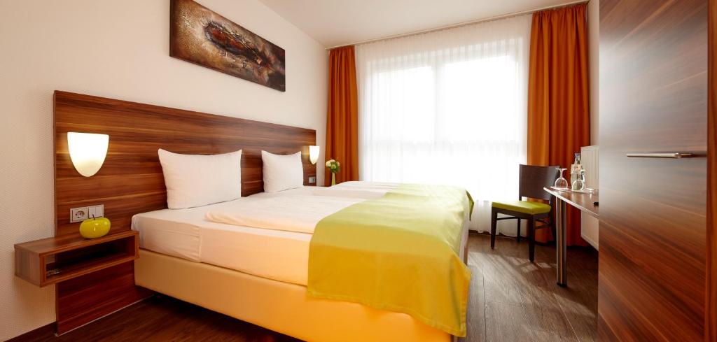 Postel nebo postele na pokoji v ubytování ante porta DAS STADTHOTEL