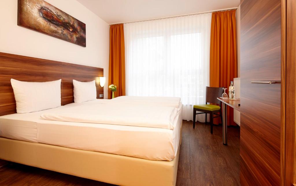 Postel nebo postele na pokoji v ubytování ante porta DAS STADTHOTEL