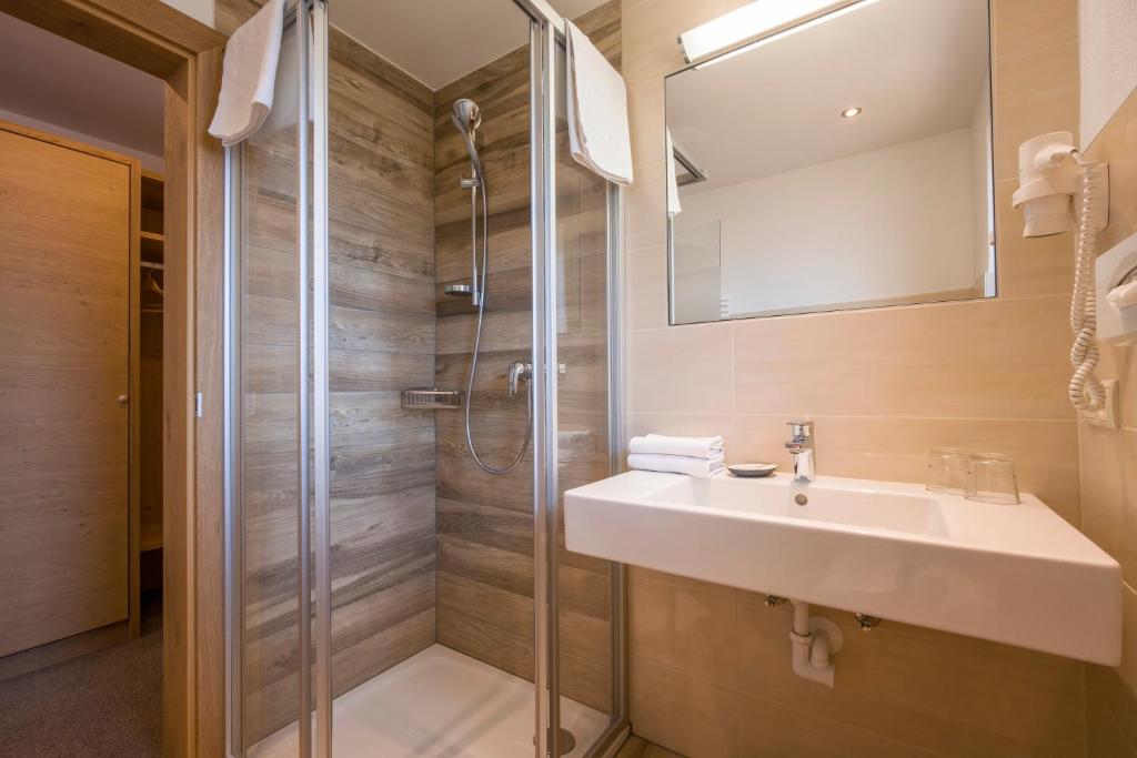 Koupelna v ubytování Hotel Gasthof Jäger Zillertal