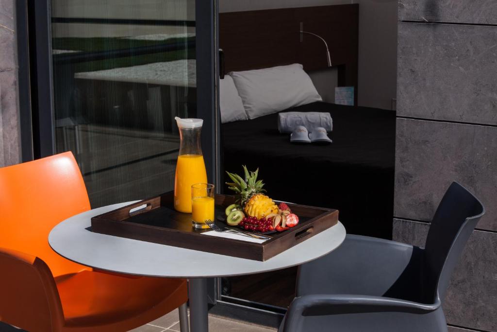 a tray of fruit on a table in a room at TaCH Madrid Airport in Madrid