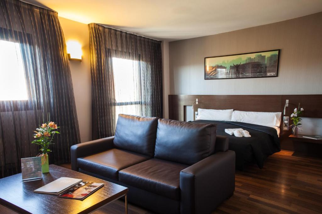 TaCH Madrid Airport - Family Room (2 Adults + 1 Child)