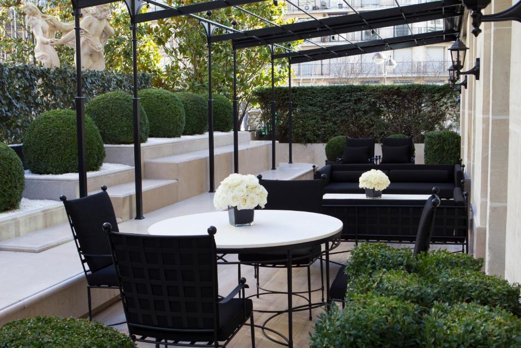 Four Seasons Hotel George V Paris - Resim 31