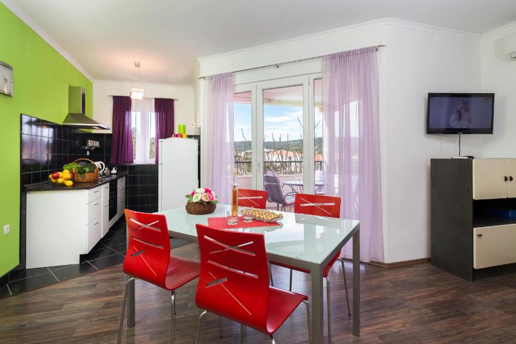 Villa Nada - Apartment With Terrace