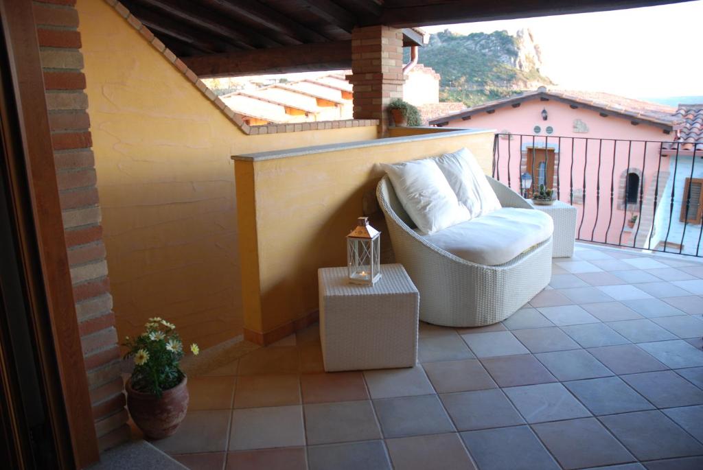 A seating area at La Villa Tanca Piras