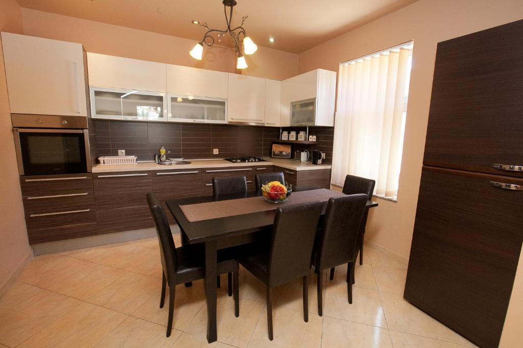 Kuchyň nebo kuchyňský kout v ubytování Apartment Lilly