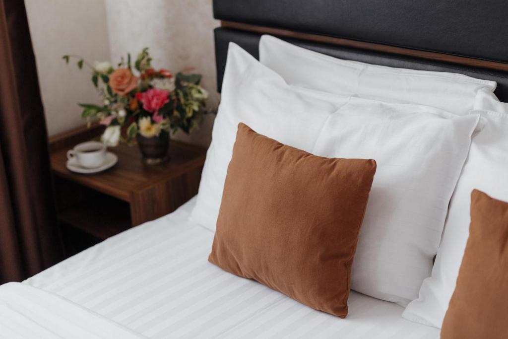Postel nebo postele na pokoji v ubytování NoName Hotel Odessa