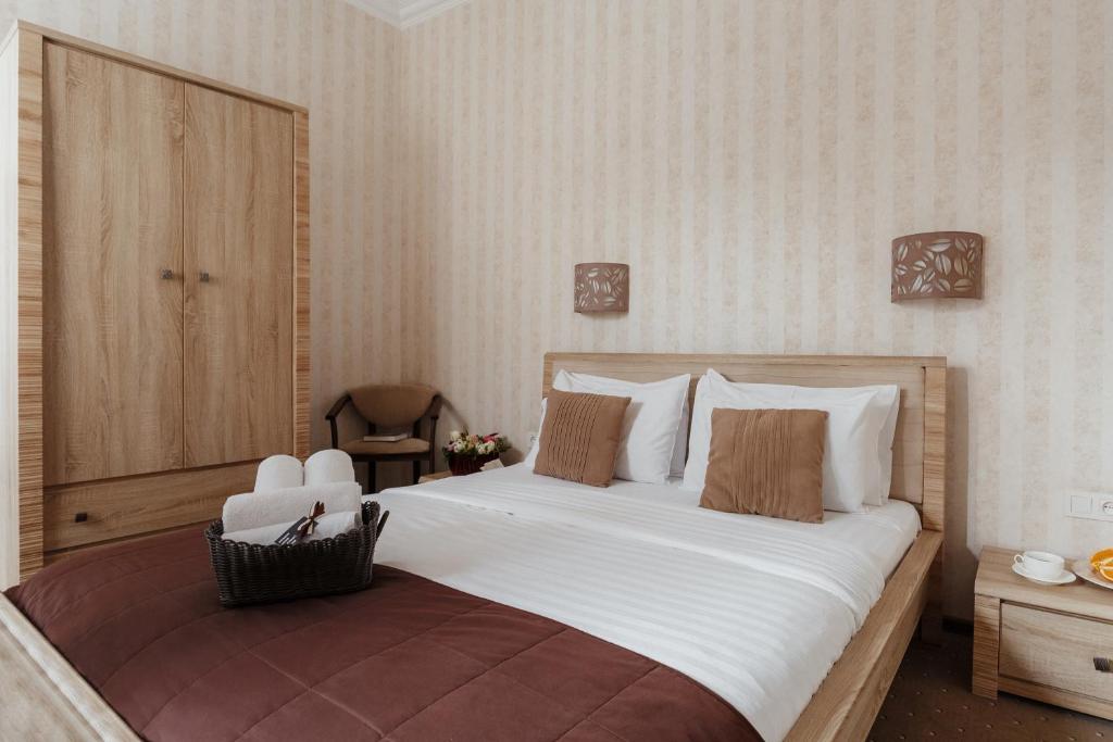 Postel nebo postele na pokoji v ubytování NoName Hotel Odessa