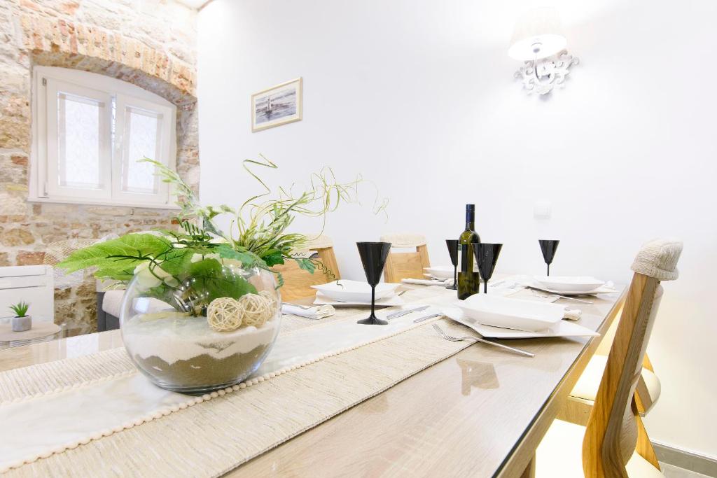 Nápoje v ubytovaní Dalti Center Apartment
