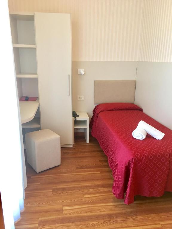 Postel nebo postele na pokoji v ubytování Hotel Monica