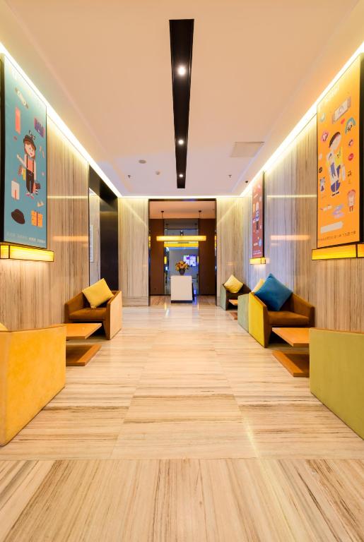 IU Hotel Kunming Xishan Wanda Railway Stationにあるシーティングエリア