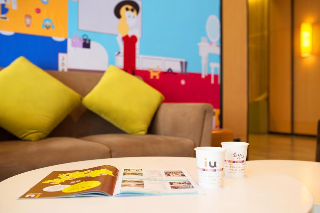 IU Hotel Kunming Xishan Wanda Railway Stationにあるシーティングエリア