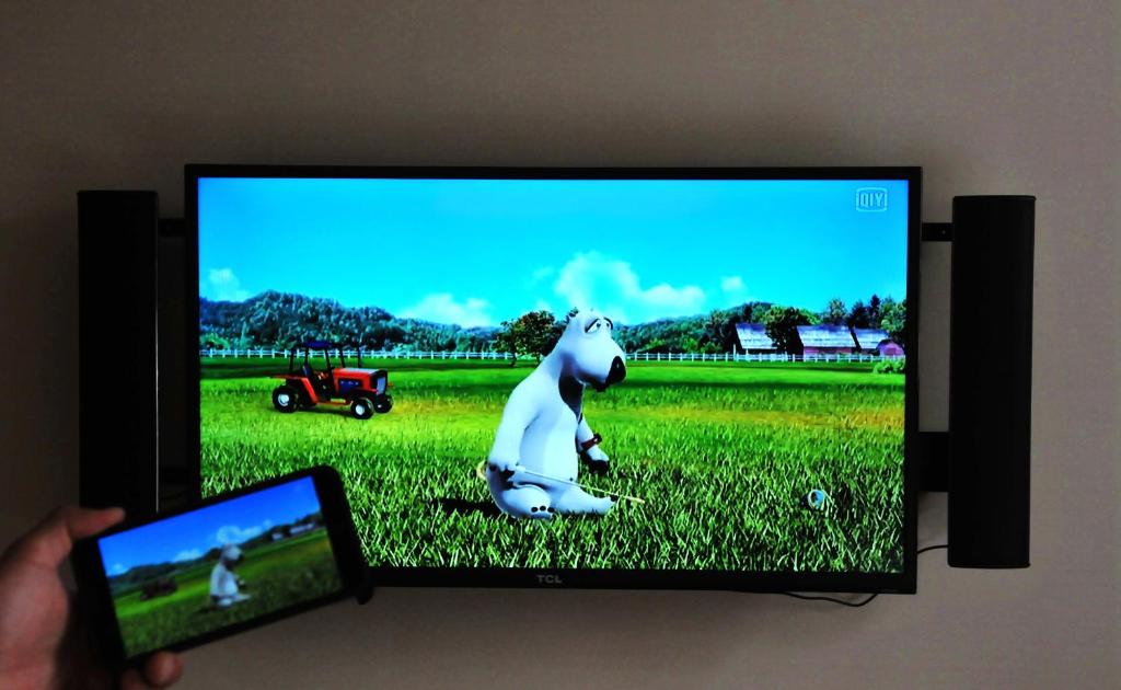 IU Hotel Kunming Xishan Wanda Railway Stationにあるテレビまたはエンターテインメントセンター