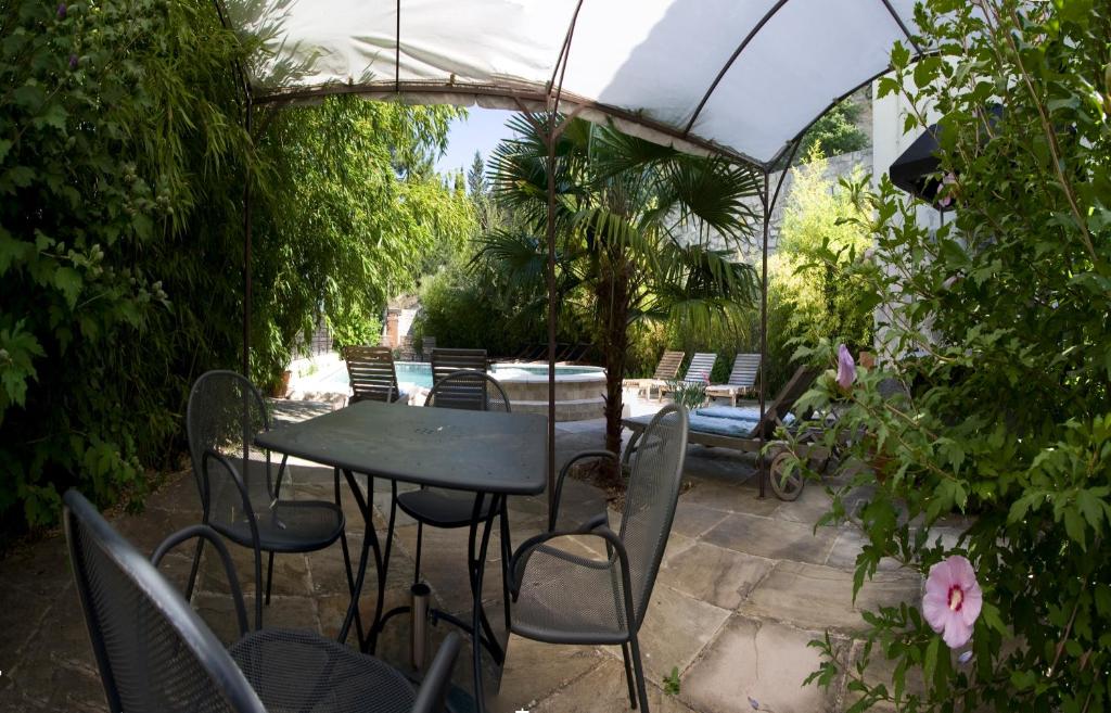 Zahrada ubytování Hôtel la Fête en Provence
