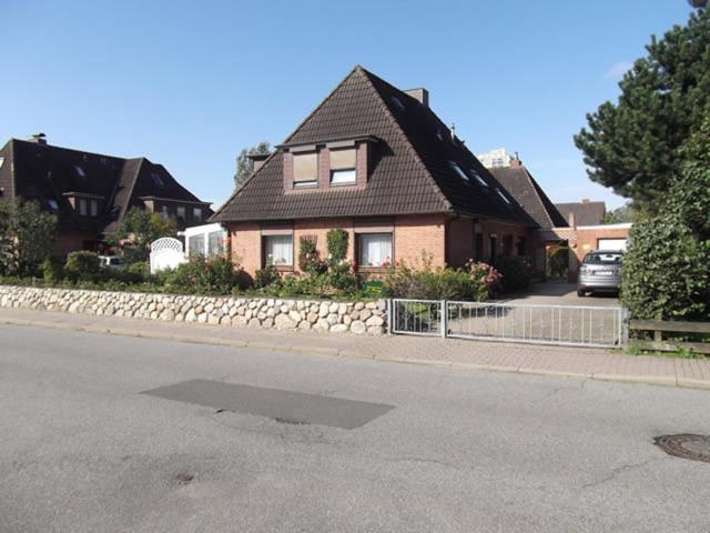 a house on the side of a street at Apartment Boje in Büsum