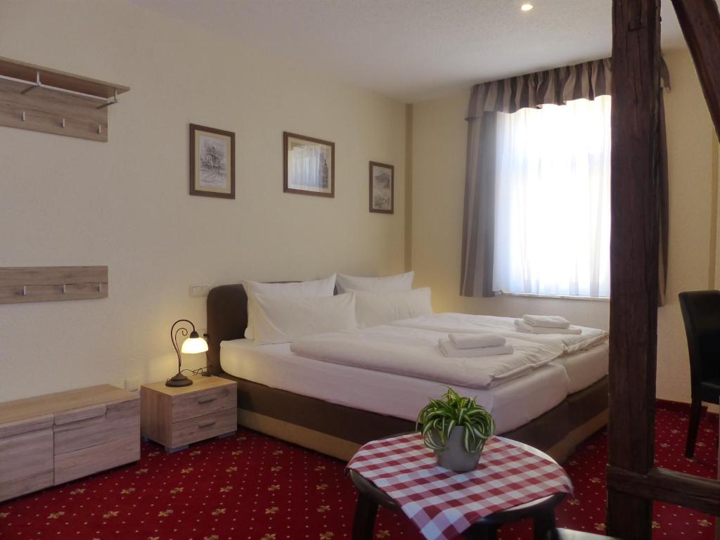 Voodi või voodid majutusasutuse Hotel Friedchen mit eigener Fleischerei toas