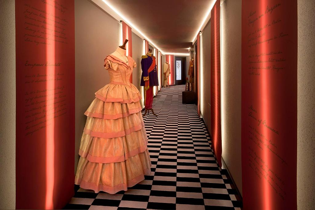 a dress on a mannequin in a hallway at Hotel Sonne in Füssen