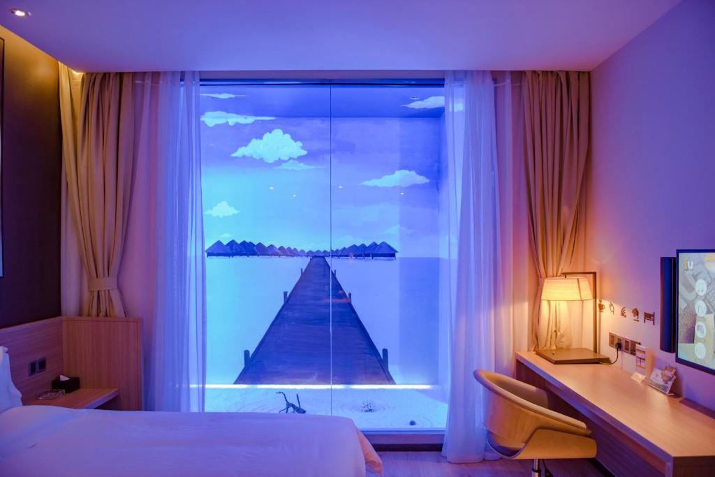 Postel nebo postele na pokoji v ubytování IU Hotel Xian Zhonggulou Square