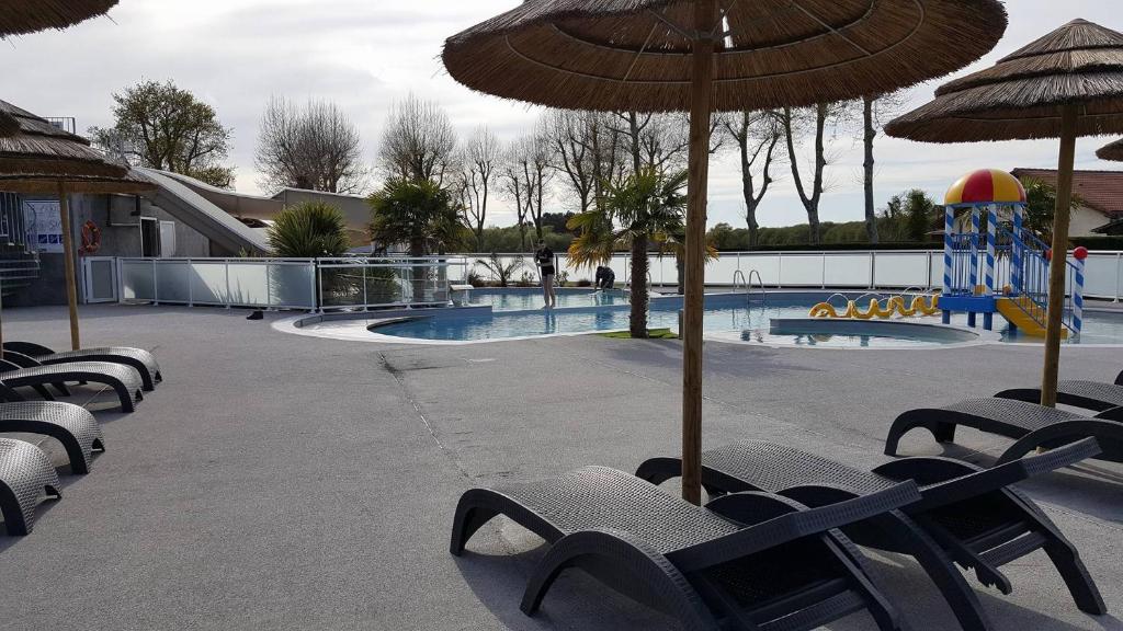 Piscina di Domaine Les Abberts o nelle vicinanze