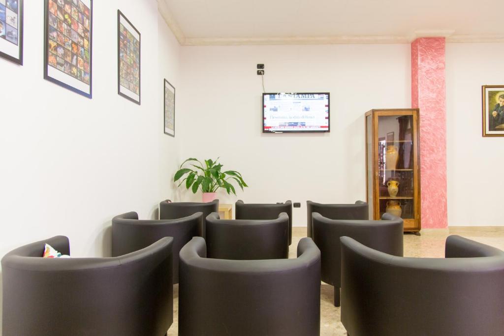 TV a/nebo společenská místnost v ubytování Hotel Saint Tropez - Pineto