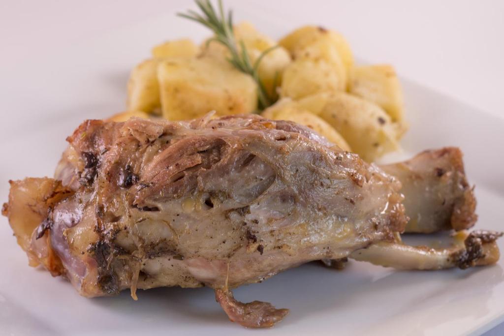 Jídlo v hotelu nebo okolí