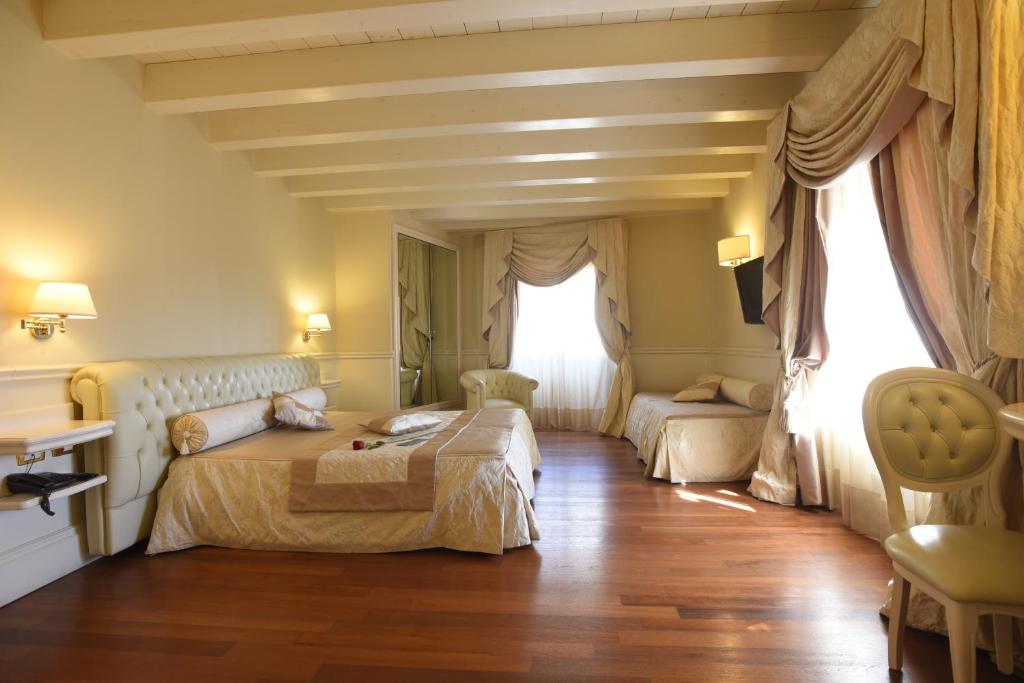 Posezení v ubytování Suite Hotel Santa Chiara