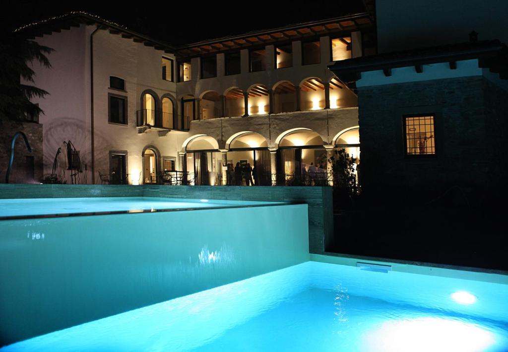 Bazén v ubytování Podere Castel Merlo Resort nebo v jeho okolí
