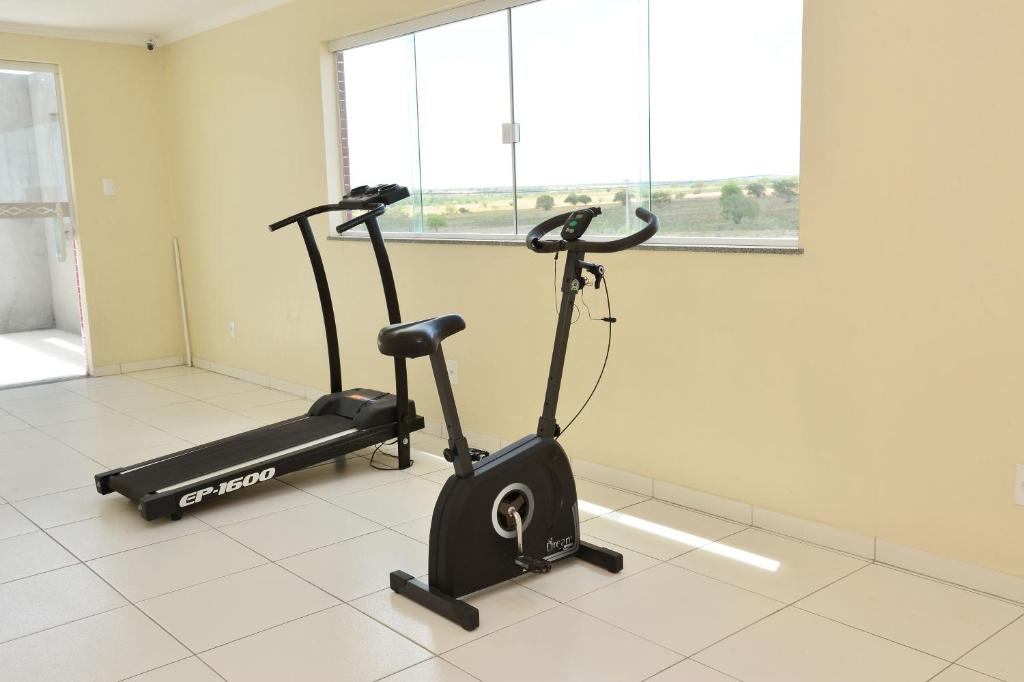 Fitness centrum a/nebo fitness zařízení v ubytování Pousada Pé De Arruda