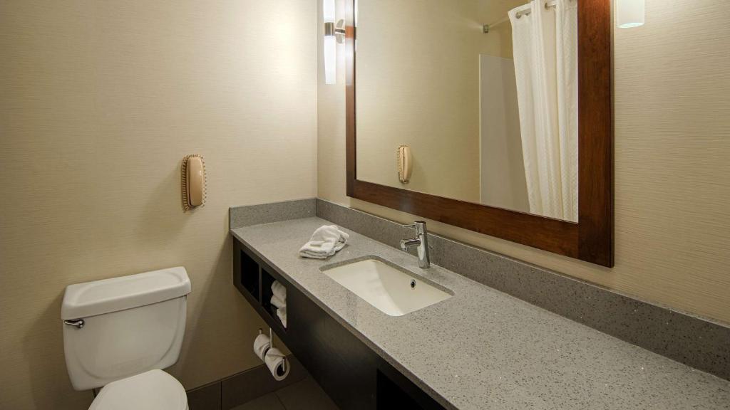 Koupelna v ubytování Best Western Elkhart Inn & Suites