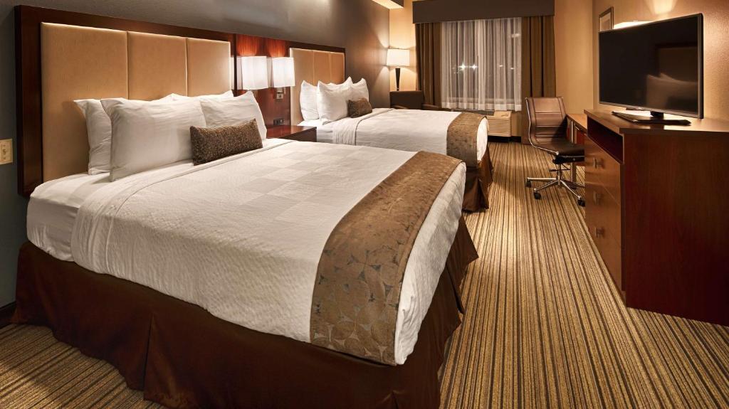 Best Western Plus Boardman Inn & Suites photo