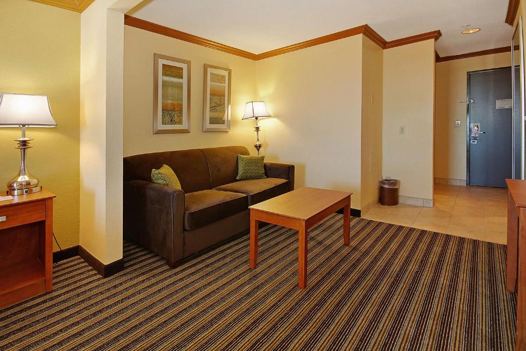 Best Western Plus Seawall Inn & Suites by the Beach - Queen Suite With Two Queen Beds