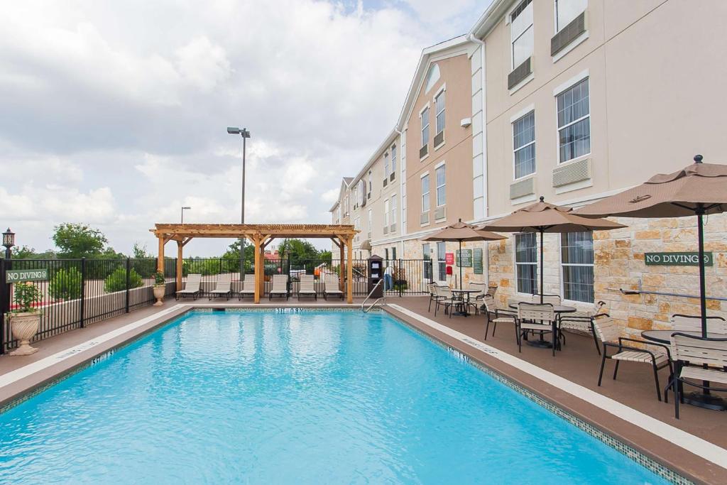Bazén v ubytování Best Western Plus Georgetown Inn & Suites nebo v jeho okolí