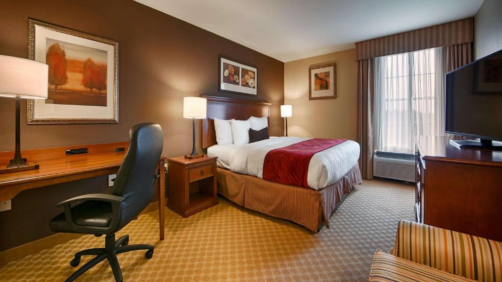 Postel nebo postele na pokoji v ubytování Best Western Plus Georgetown Inn & Suites