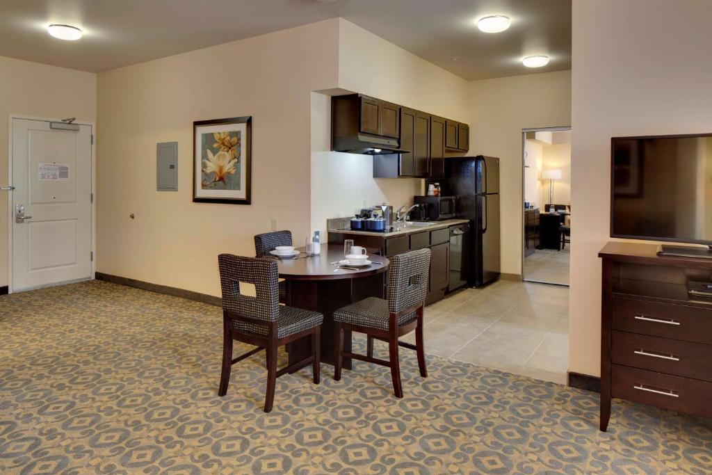 Best Western Plus Arlington/Marysville - Suite Con Due Letti King E Divano Letto
