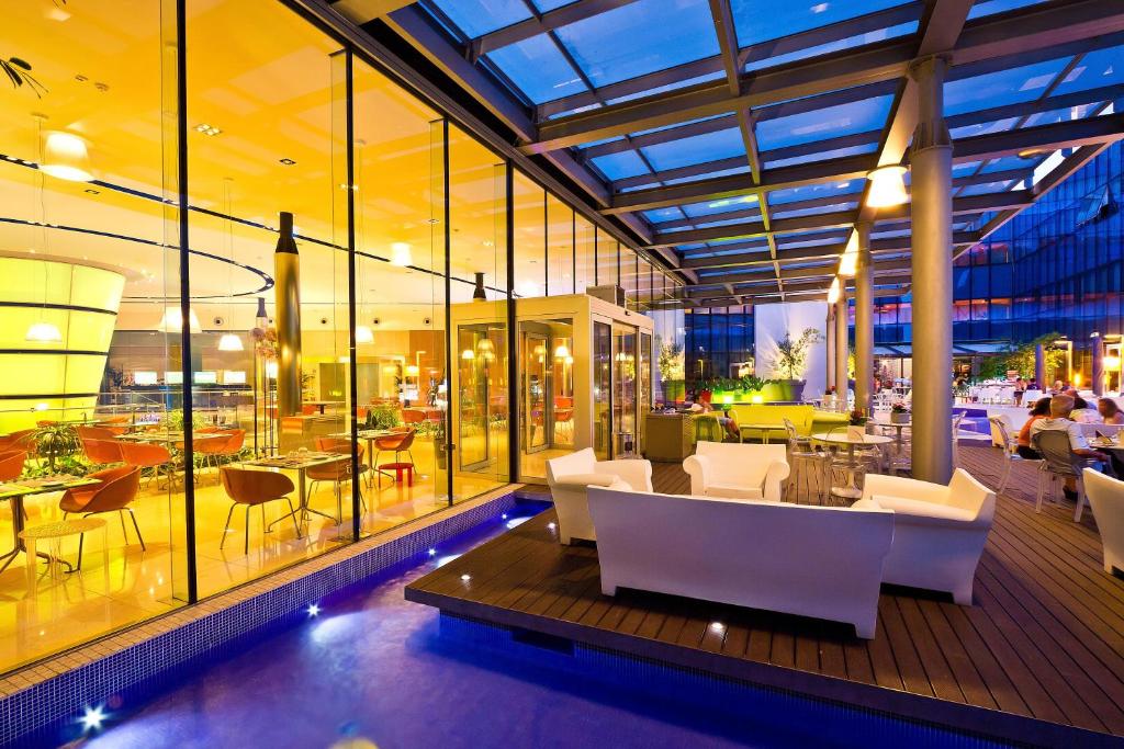 Restaurace v ubytování UNA HOTELS T Hotel Cagliari