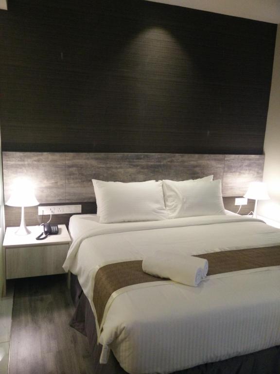 Postel nebo postele na pokoji v ubytování The Leverage Business hotel (Skudai)