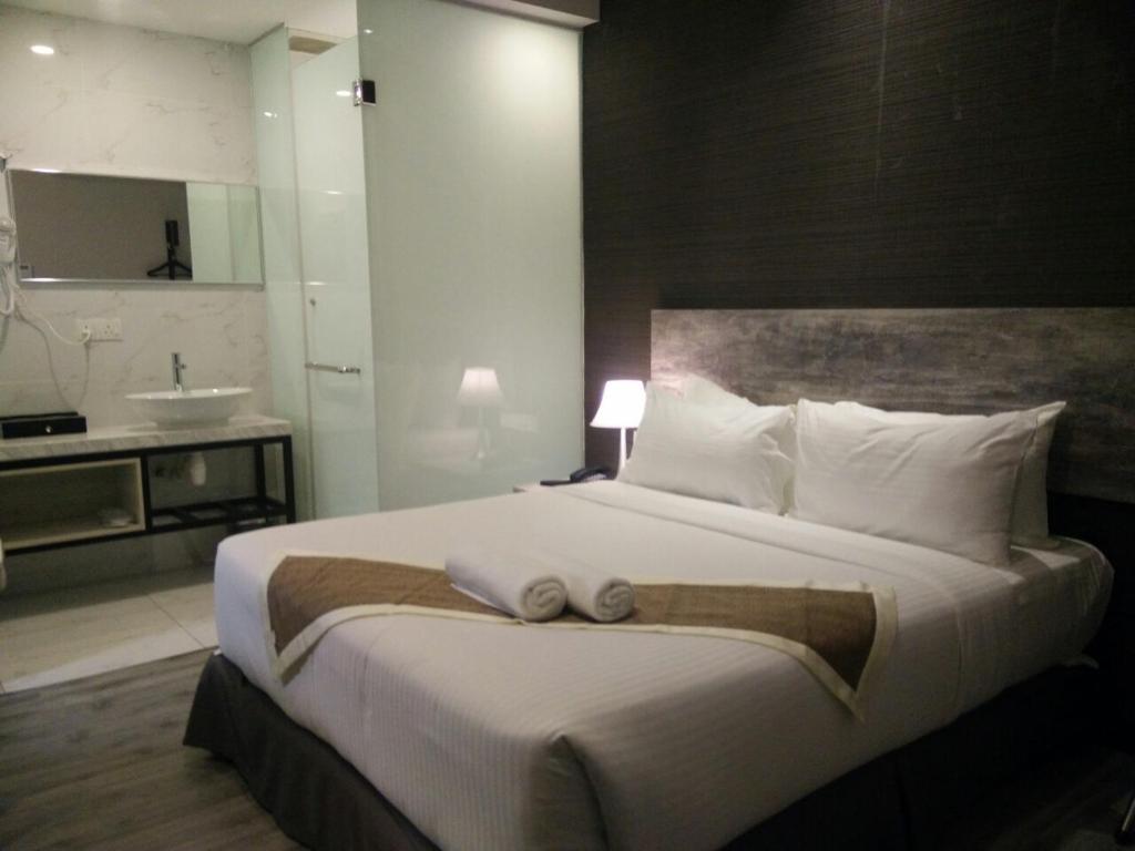 Postel nebo postele na pokoji v ubytování The Leverage Business hotel (Skudai)