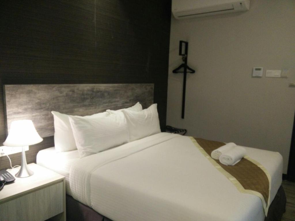 Postel nebo postele na pokoji v ubytování The Leverage Business hotel (Skudai)
