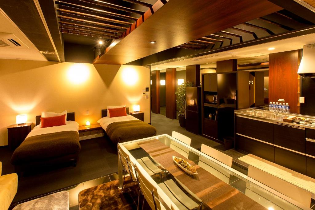 Postel nebo postele na pokoji v ubytování R&Run Kyoto Serviced Apartment & Suites