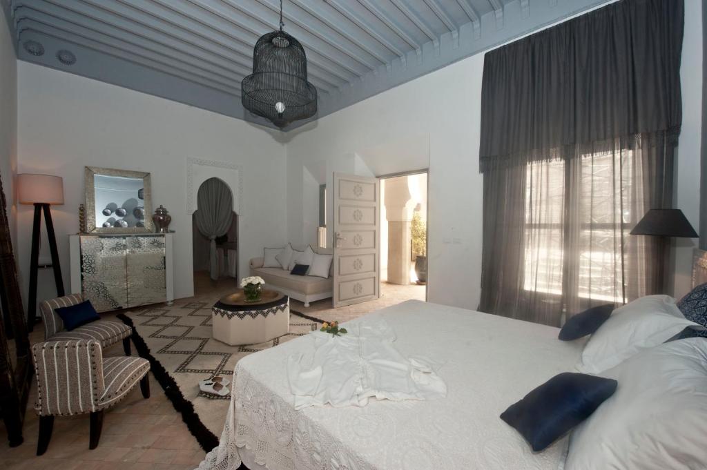Postel nebo postele na pokoji v ubytování Riad Nashira & Spa