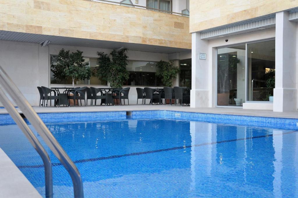 Bazén v ubytování Hotel Carlos I nebo v jeho okolí