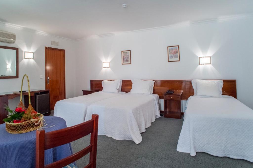 Postel nebo postele na pokoji v ubytování Hotel Boavista II