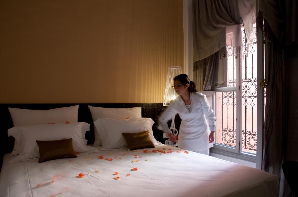 Postel nebo postele na pokoji v ubytování Riad Nashira & Spa