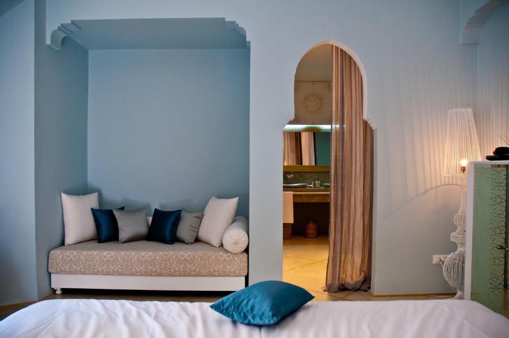 Postel nebo postele na pokoji v ubytování Riad Nashira & Spa