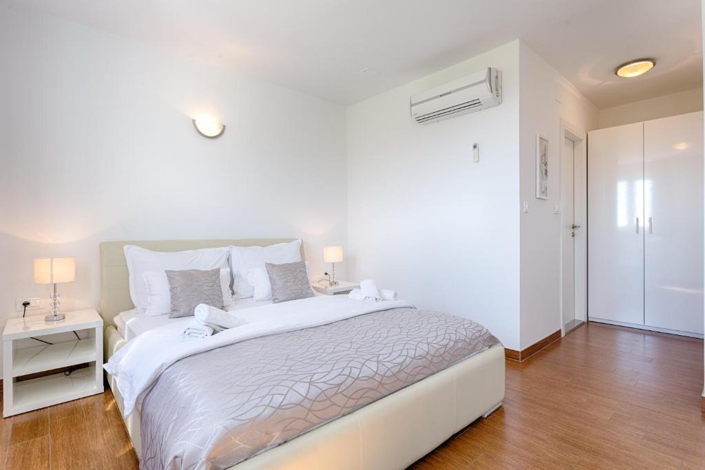 Adriatic Queen Rooms & Apartments - Double Room With Sea View