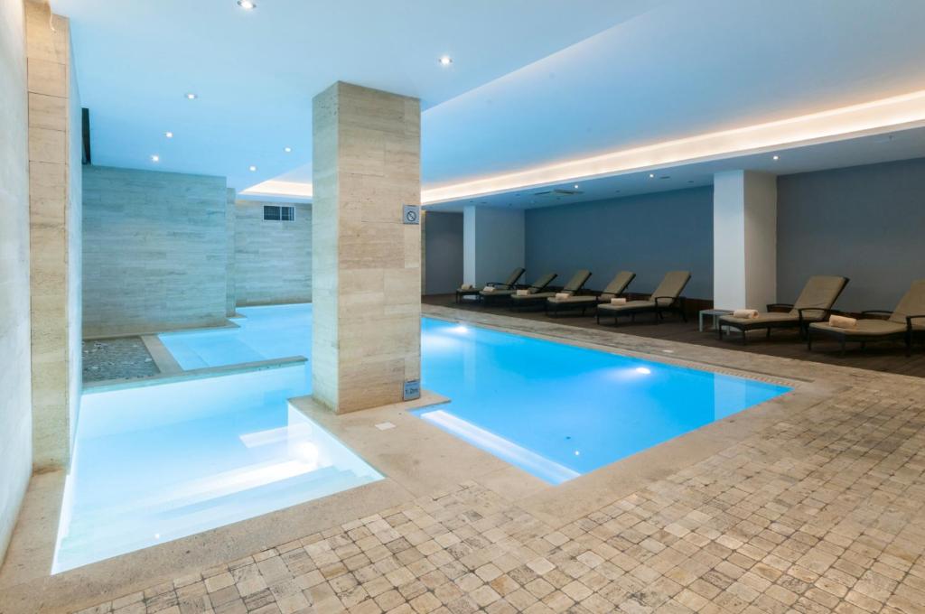 Bazén v ubytování The George, Urban Boutique Hotel nebo v jeho okolí